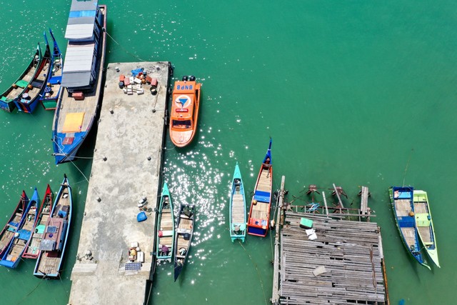 kapal nelayan pelabuhan lamteng